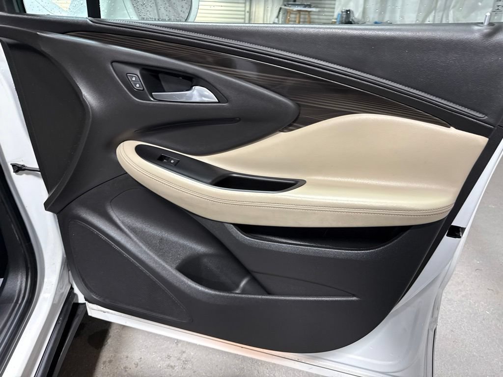 Used 2019 Buick Envision Essence w/ LPO, Road Trip Package FWD image 10