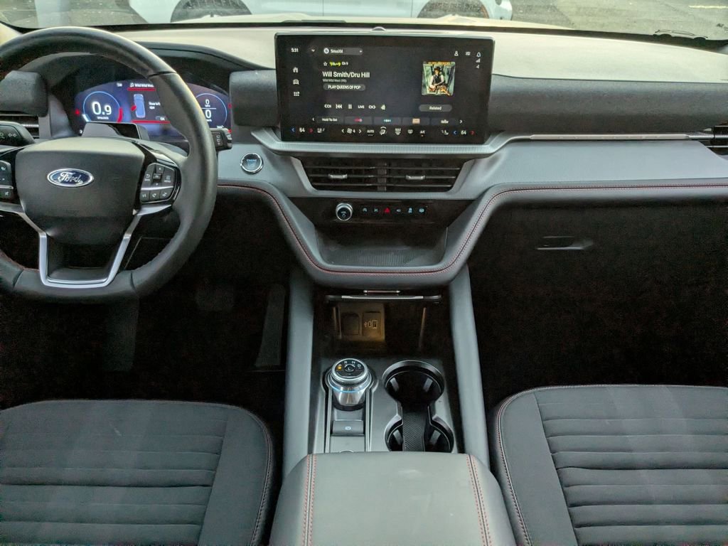 Used 2025 Ford Explorer ST-Line w/ ST-Line Street Pack image 15