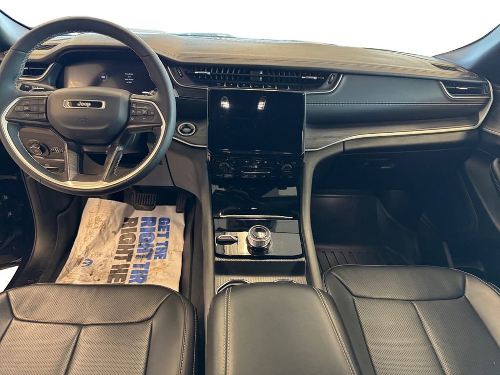 Used 2024 Jeep Grand Cherokee Limited w/ Luxury Tech Group II image 12