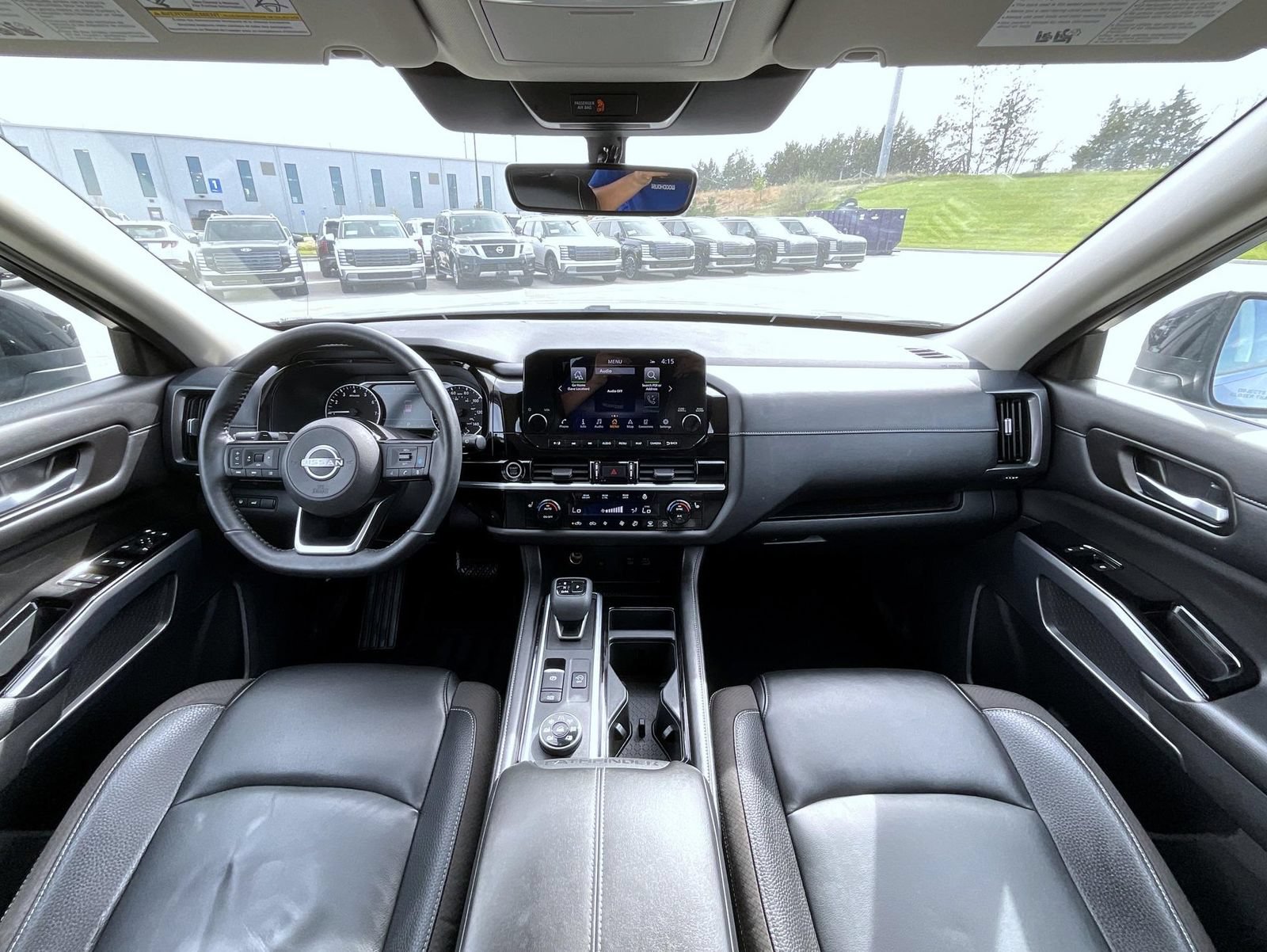 Used 2023 Nissan Pathfinder SL AWD/4WD image 15