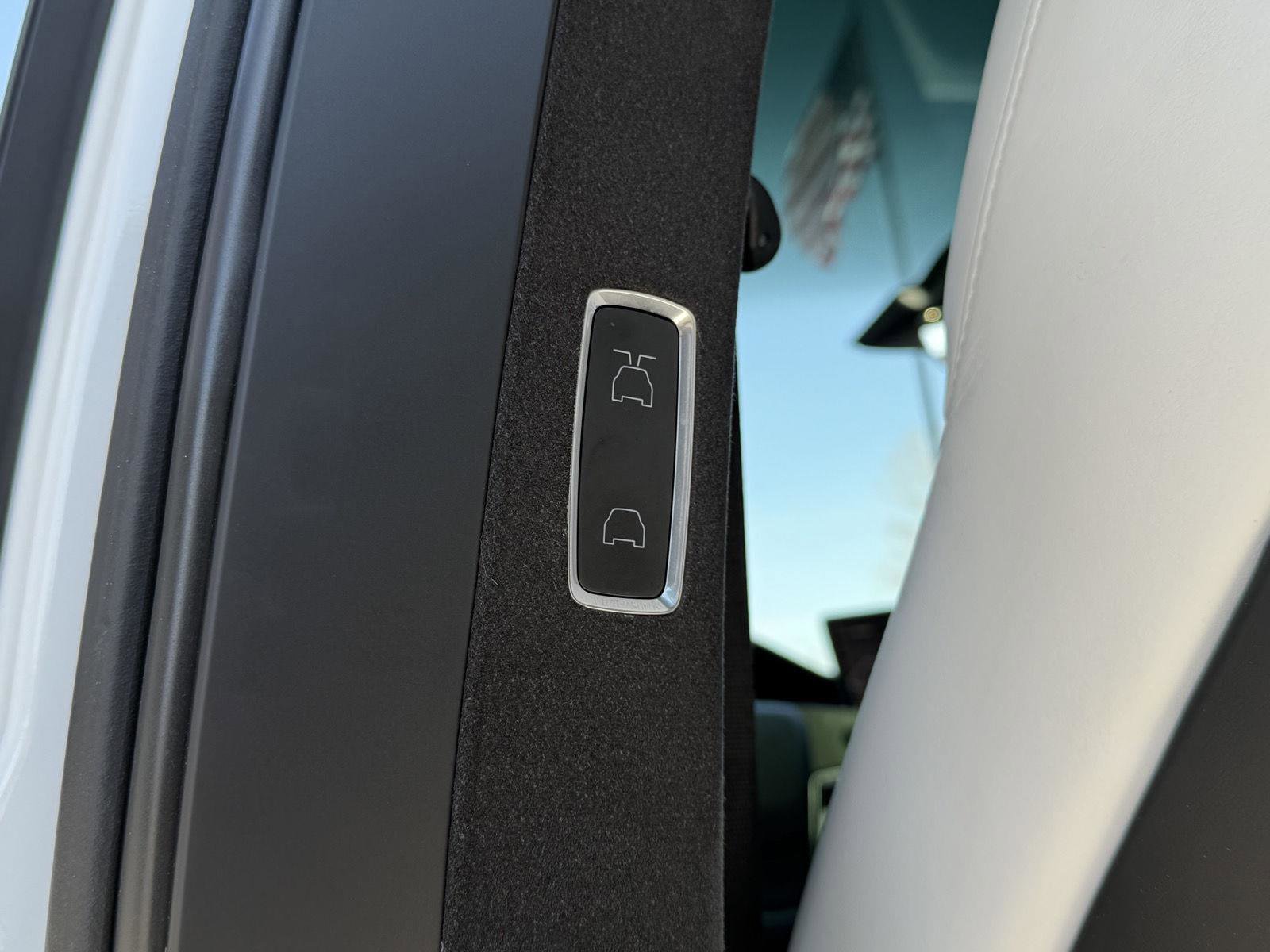 Used 2022 Tesla Model X Plaid image 42