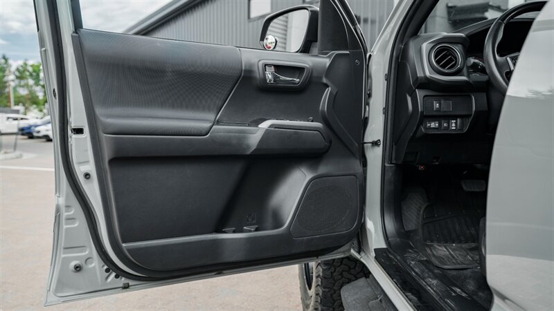 Used 2022 Toyota Tacoma TRD Off-Road w/ Technology Package RWD image 24