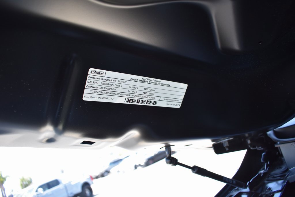Used 2025 Ford F450 Lariat w/ FX4 Off-Road Package image 39