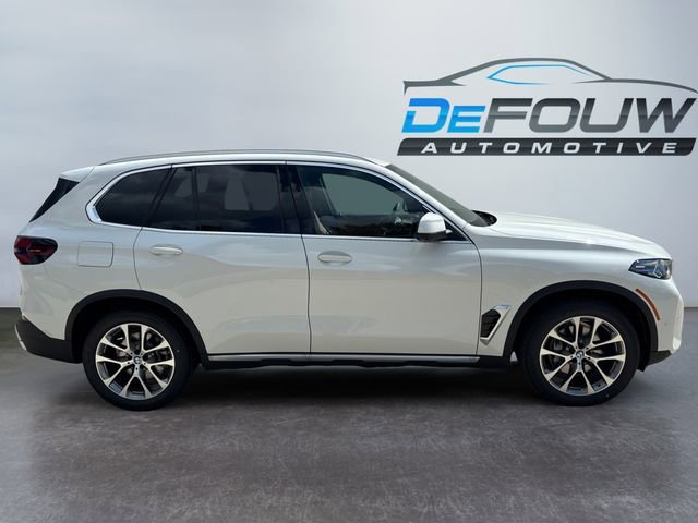 Used 2026 BMW X5 xDrive40i w/ Climate Comfort Package image 13