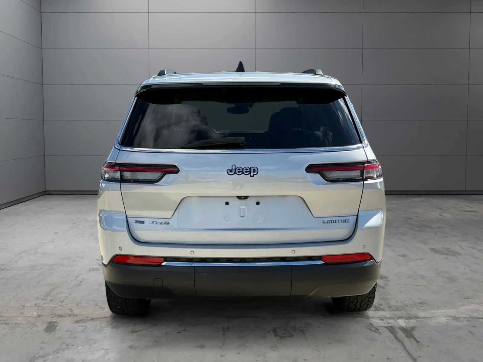Used 2021 Jeep Grand Cherokee L Limited AWD/4WD image 11