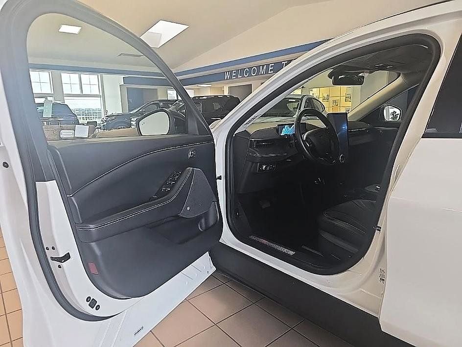 Used 2021 Ford Mustang Mach-E Premium image 11