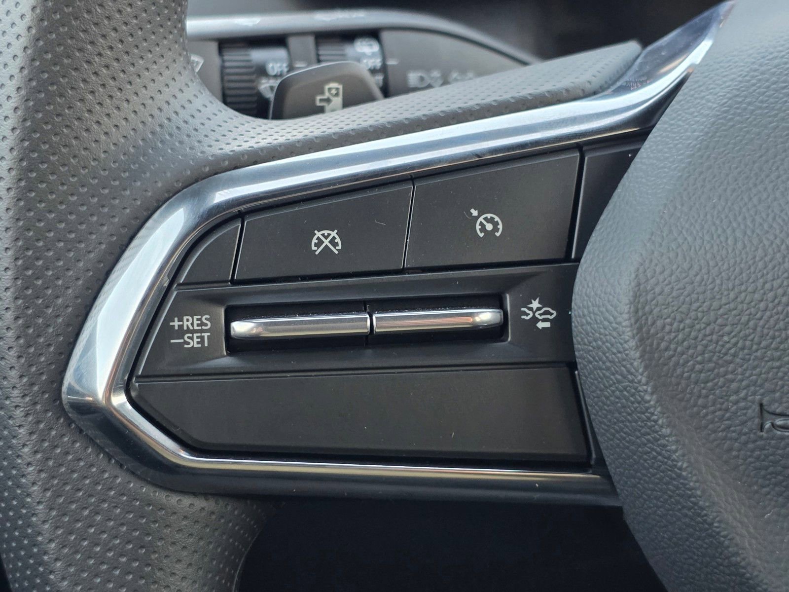 New 2026 Chevrolet Equinox EV LT w/ LPO, Blackout Package image 30