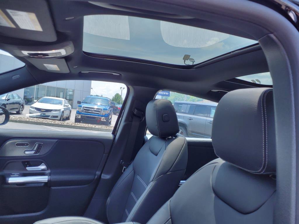 New 2025 Mercedes-Benz GLA 35 AMG 4MATIC image 10