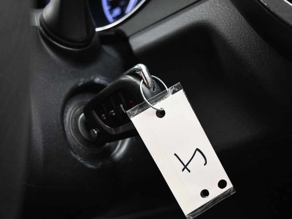 Used 2019 Toyota Camry LE image 28