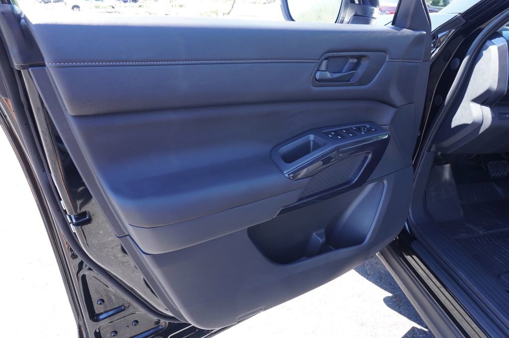 New 2025 Nissan Pathfinder SV image 15