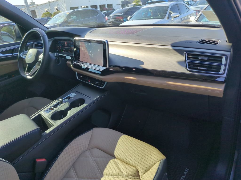 Used 2025 Volkswagen Atlas Cross Sport SE AWD/4WD image 6