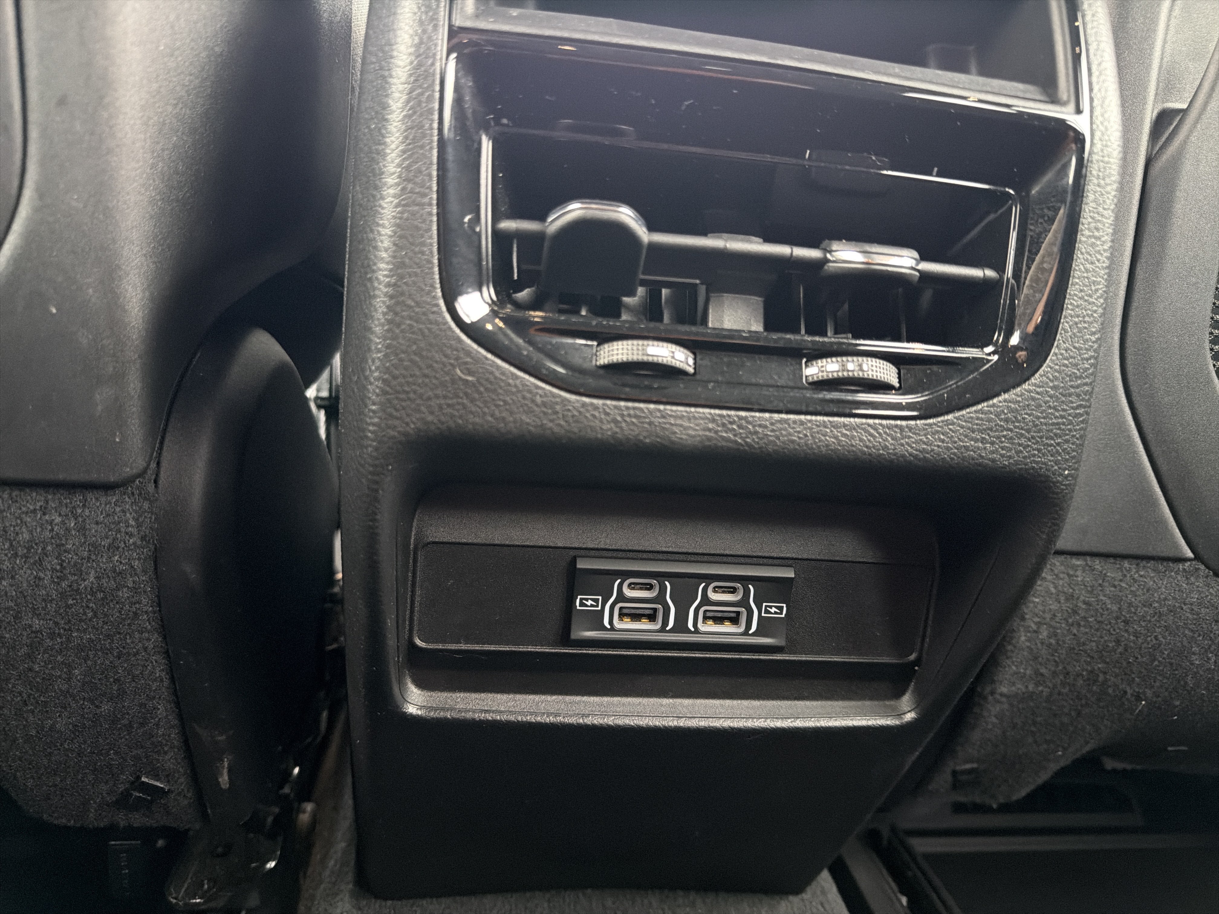 Used 2023 Jeep Grand Cherokee Laredo AWD/4WD image 24