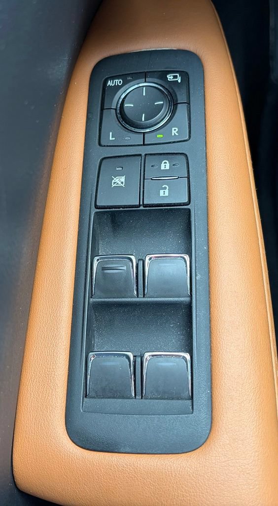 Used 2022 Lexus RX 350L Premium w/ Premium Package AWD/4WD image 17