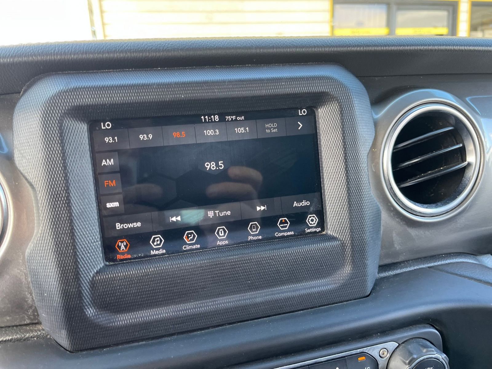 Used 2020 Jeep Wrangler Unlimited Sahara image 21