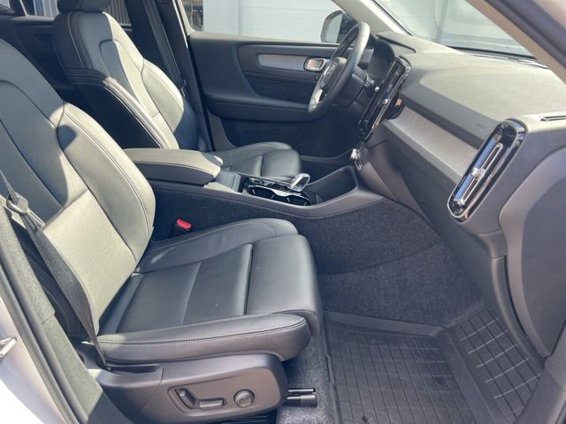 New 2026 Volvo XC40 B5 Plus w/ Protection Package Premier AWD/4WD image 15