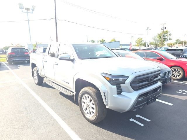 Used 2025 Toyota Tacoma SR5 image 3