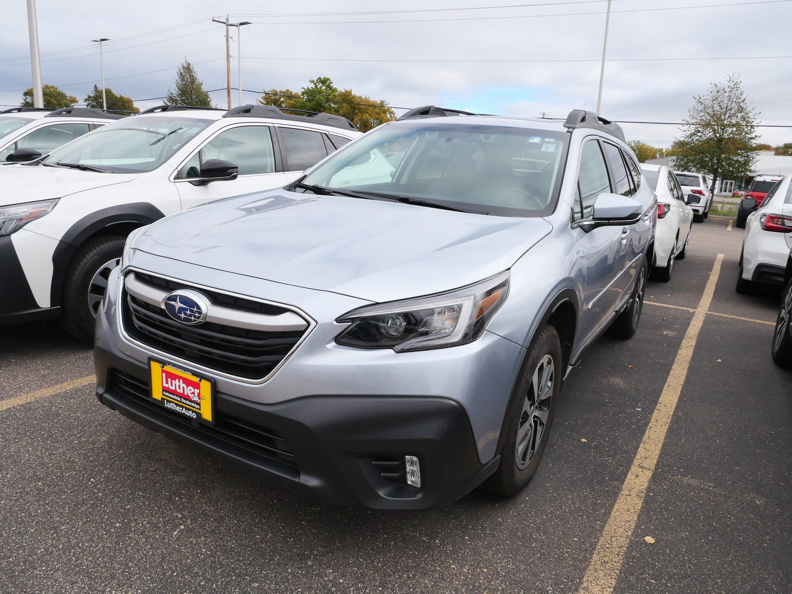 Used 2022 Subaru Outback Premium AWD/4WD image 3
