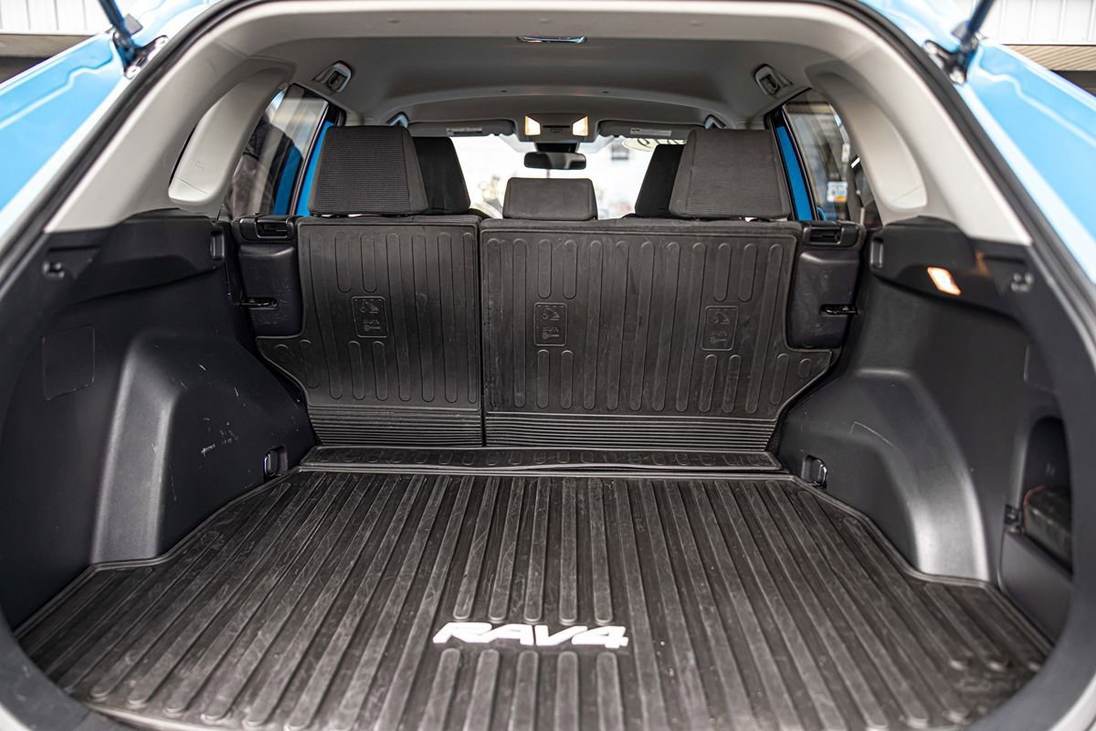 Used 2019 Toyota RAV4 LE w/ All Weather Liner Package AWD/4WD image 16