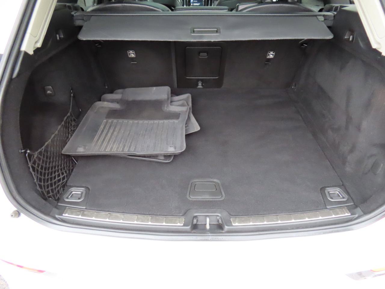 Used 2020 Volvo XC60 T5 Inscription w/ Protection Package image 12