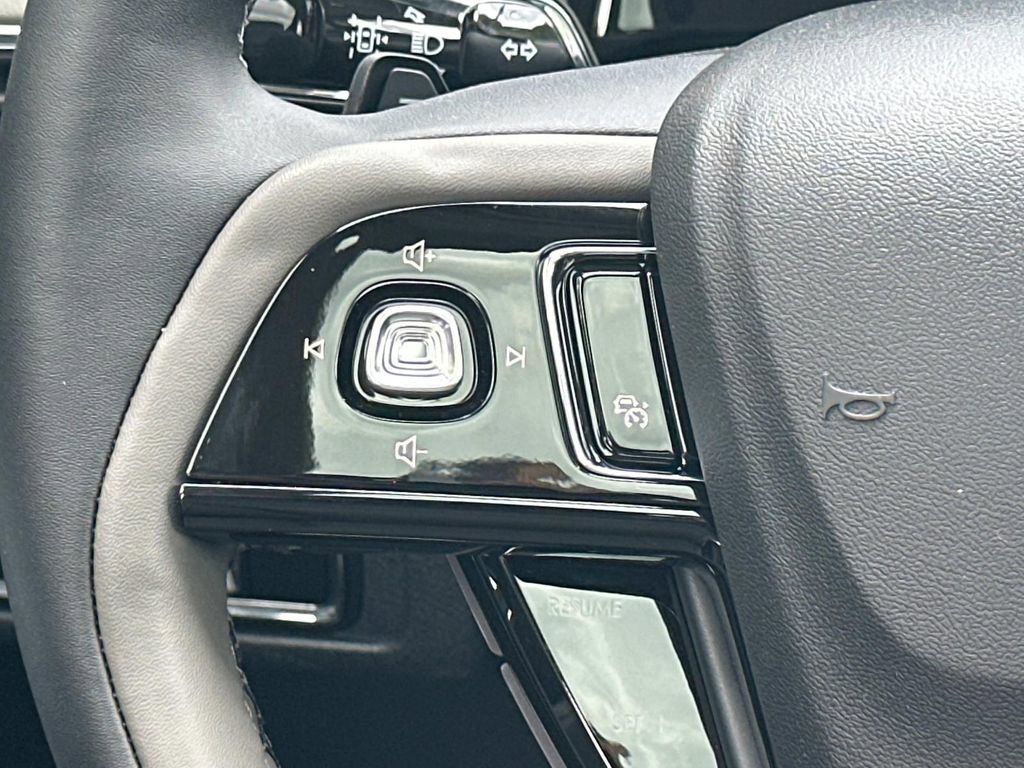 New 2025 Lincoln Corsair FWD w/ Equipment Group 101A image 25