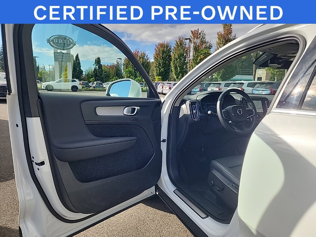 Used 2025 Volvo XC40 B5 Core w/ Protection Package Premier AWD/4WD image 9