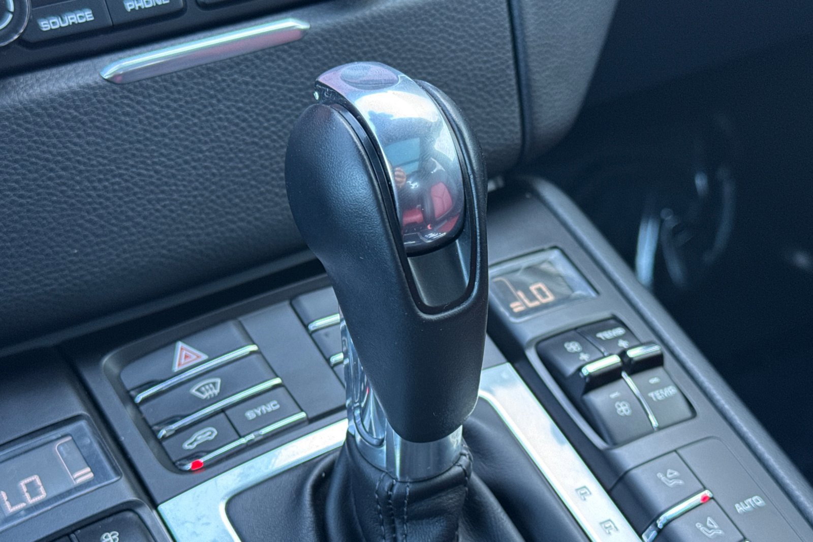 Used 2018 Porsche Macan image 21