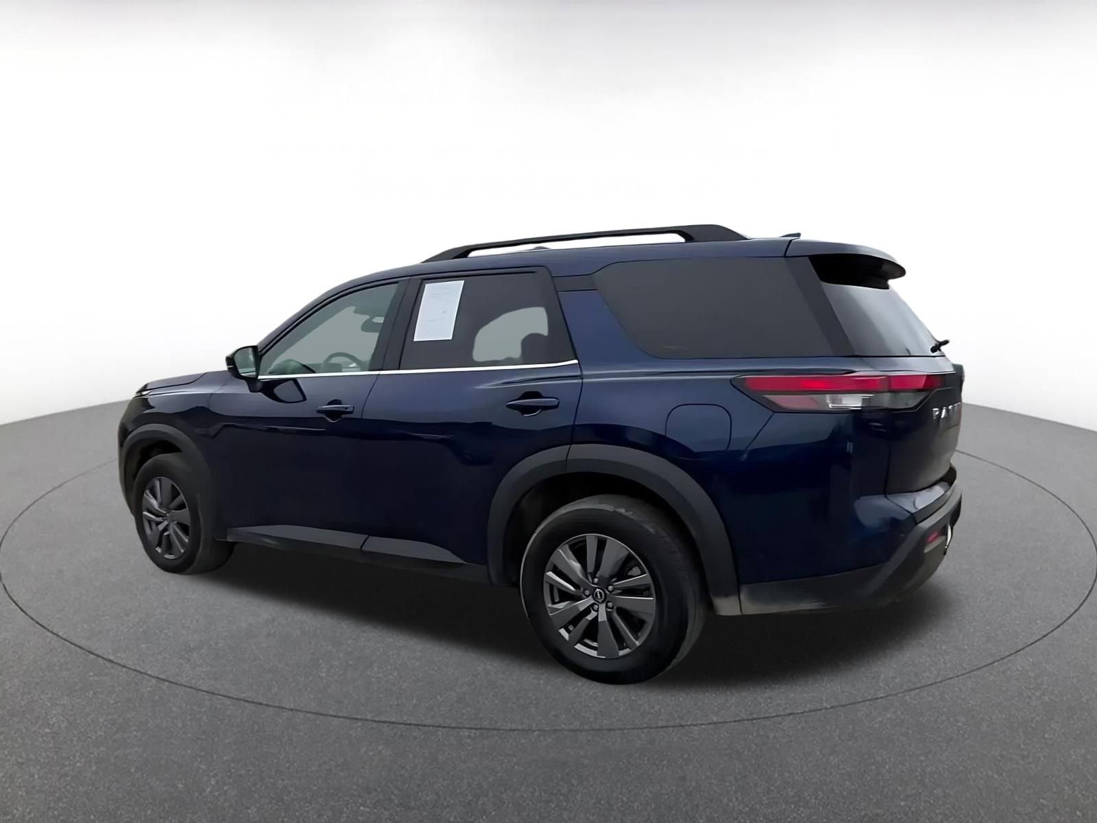 Used 2025 Nissan Pathfinder SV image 10