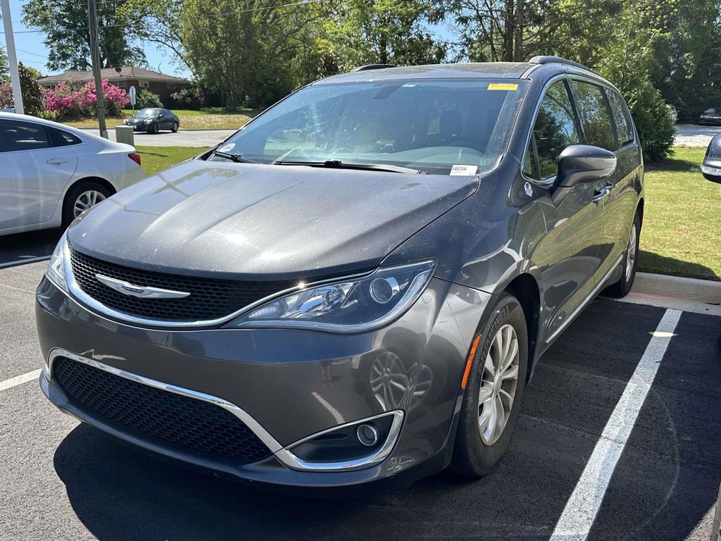 Used 2017 Chrysler Pacifica Touring-L image 3