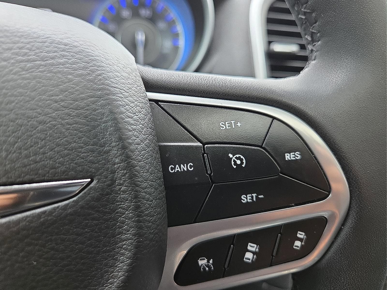 Used 2023 Chrysler 300 Touring L w/ Popular Equipment Group image 17