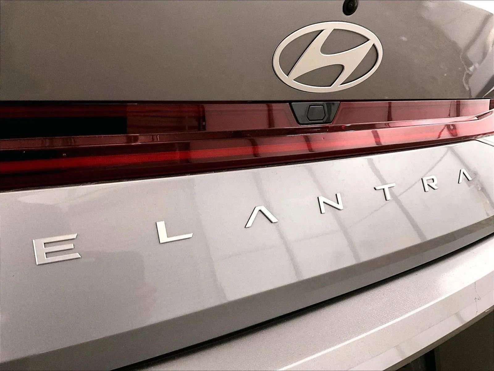 Used 2025 Hyundai Elantra Blue image 13