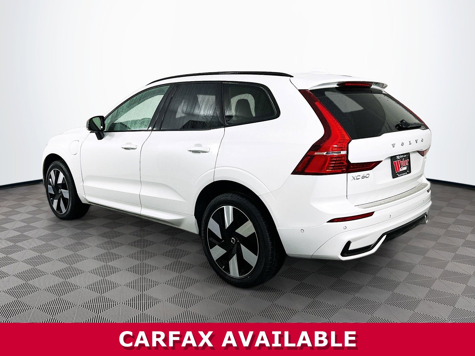 Used 2025 Volvo XC60 T8 Plus w/ Protection Package Premier image 30