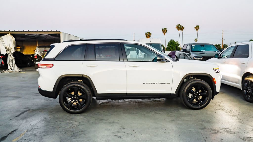 New 2026 Jeep Grand Cherokee Limited w/ Limited Altitude Package image 12