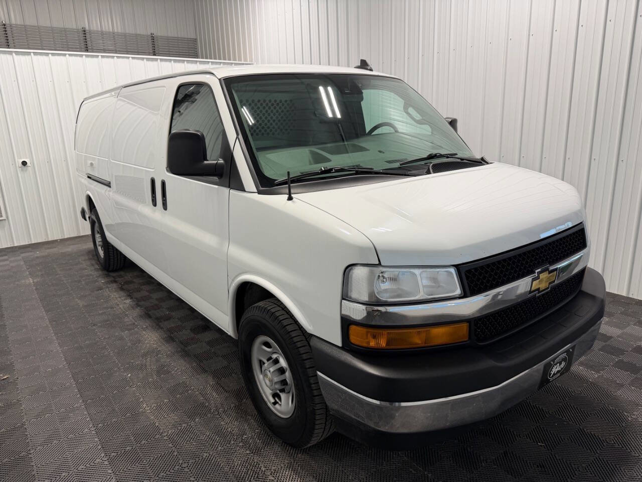 Used 2021 Chevrolet Express 3500 Extended w/ Driver Convenience Package RWD image 2