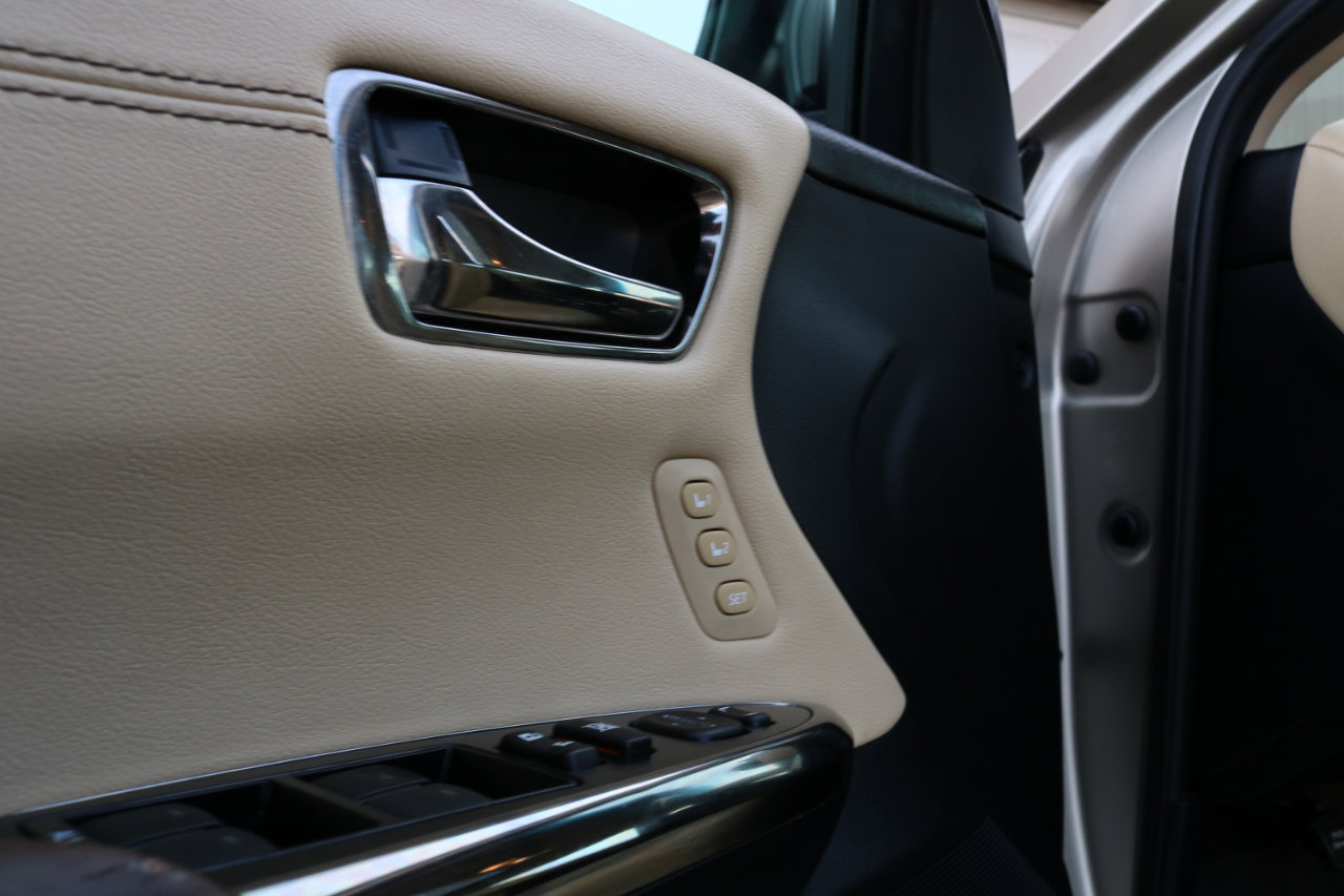 Used 2014 Toyota Avalon Limited image 16