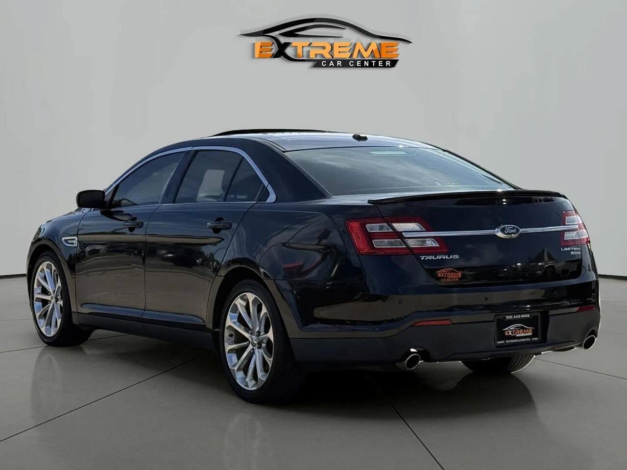 Used 2013 Ford Taurus Limited FWD image 4