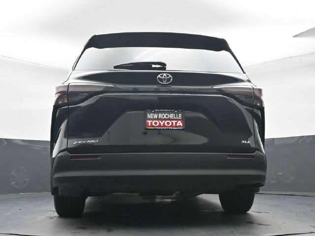 Certified 2026 Toyota Sienna XLE AWD/4WD image 32
