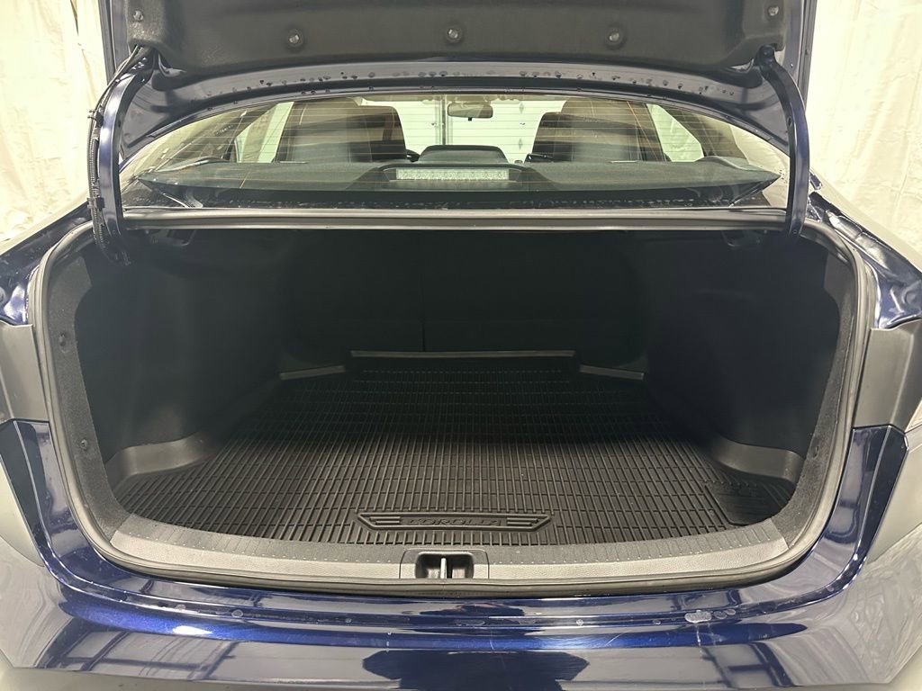 Used 2025 Toyota Corolla LE w/ LE Premium Package image 46