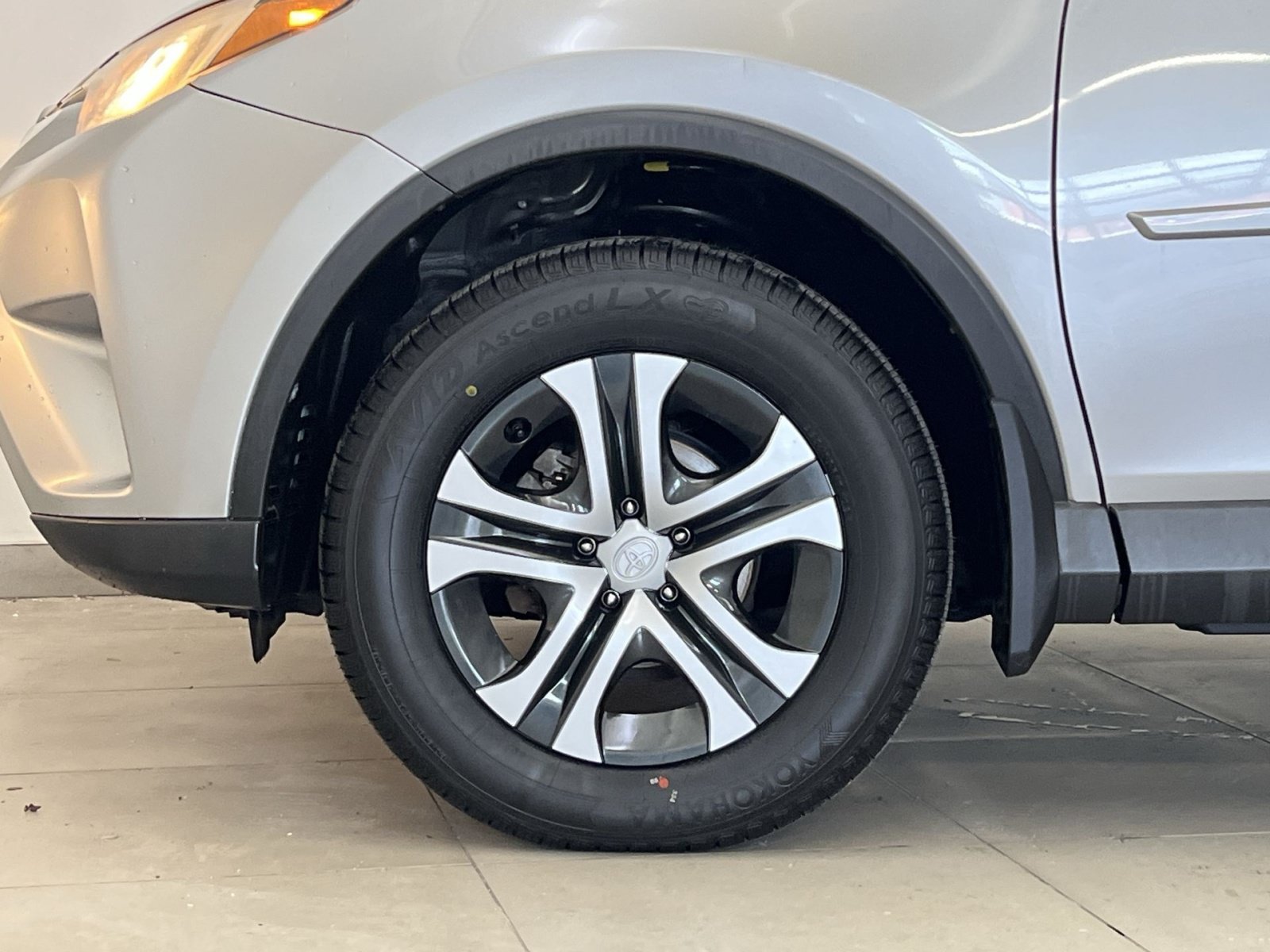 Used 2018 Toyota RAV4 LE w/ All Weather Liner Package AWD/4WD image 11