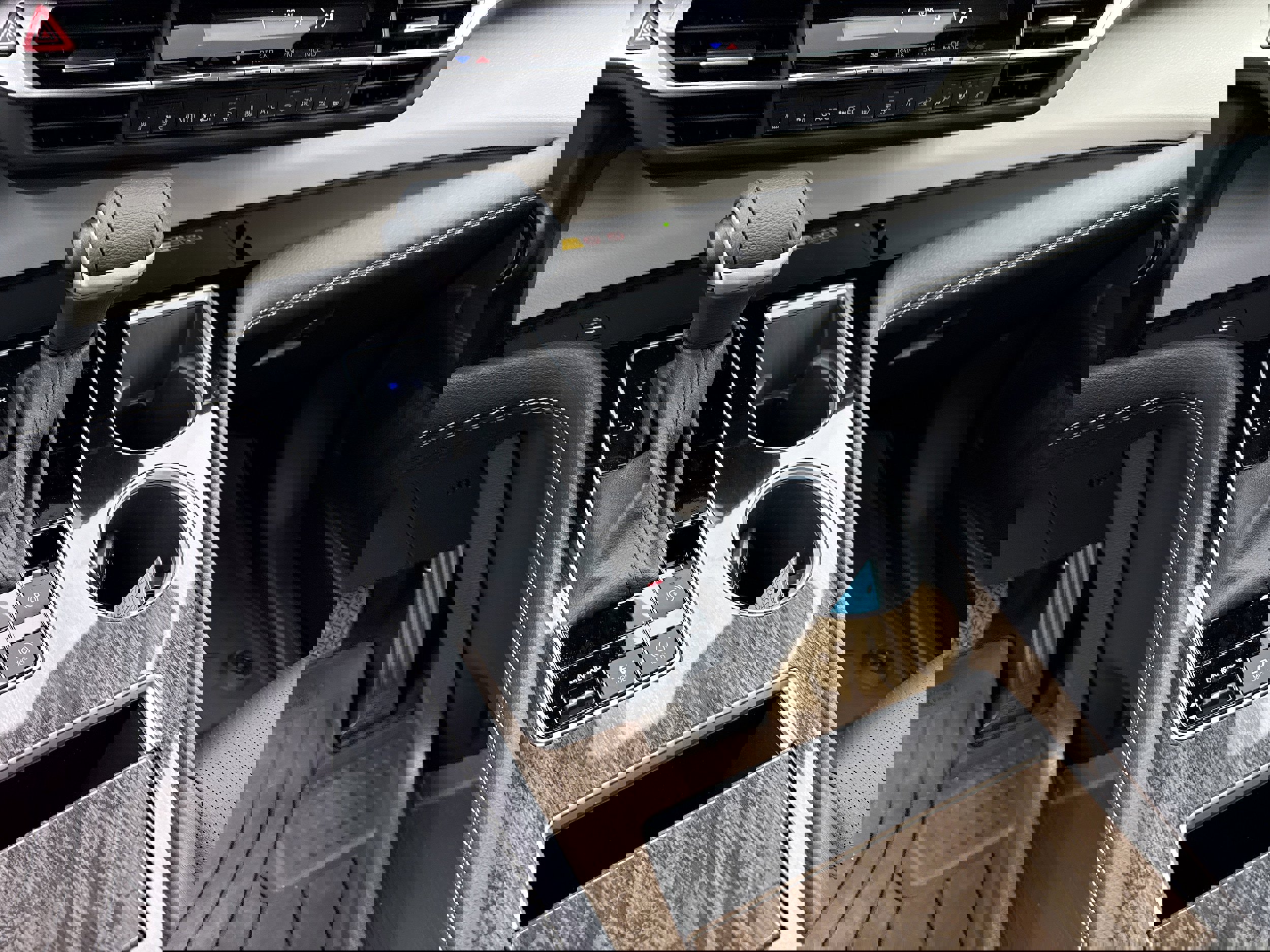 Used 2025 Toyota Sienna Platinum image 44