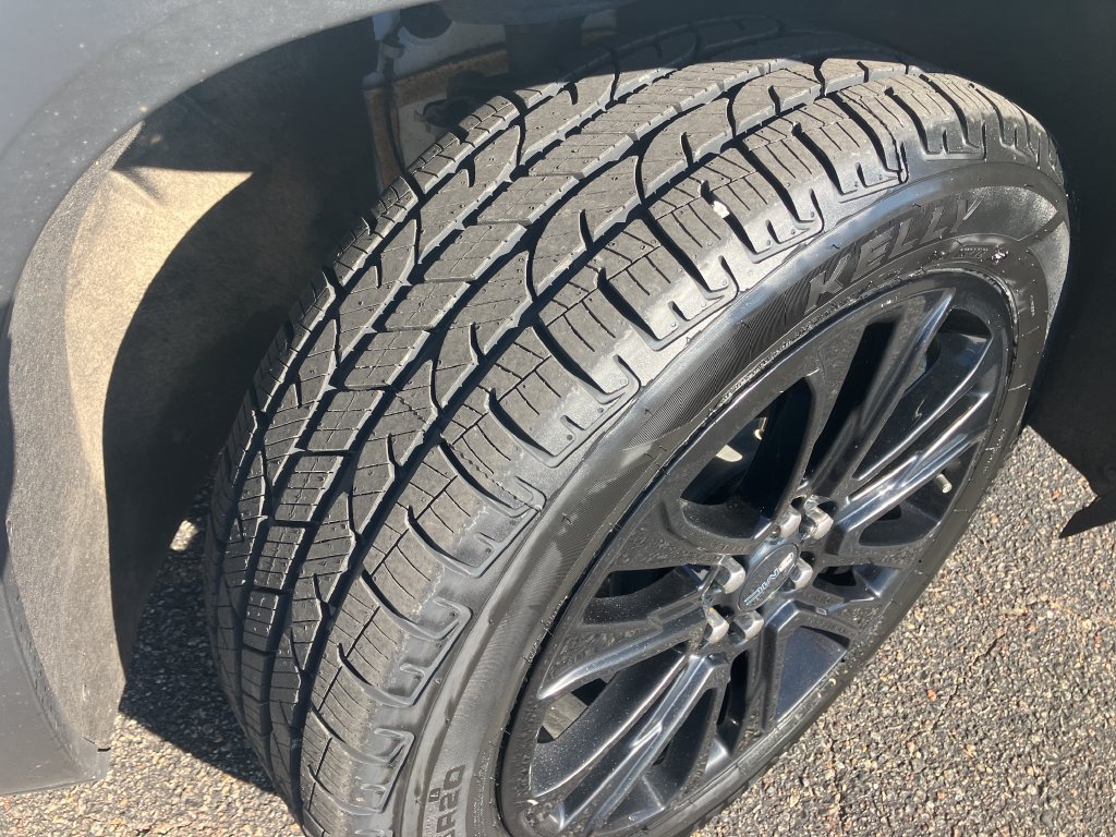 Used 2022 GMC Acadia SLT w/ Elevation Edition AWD/4WD image 30