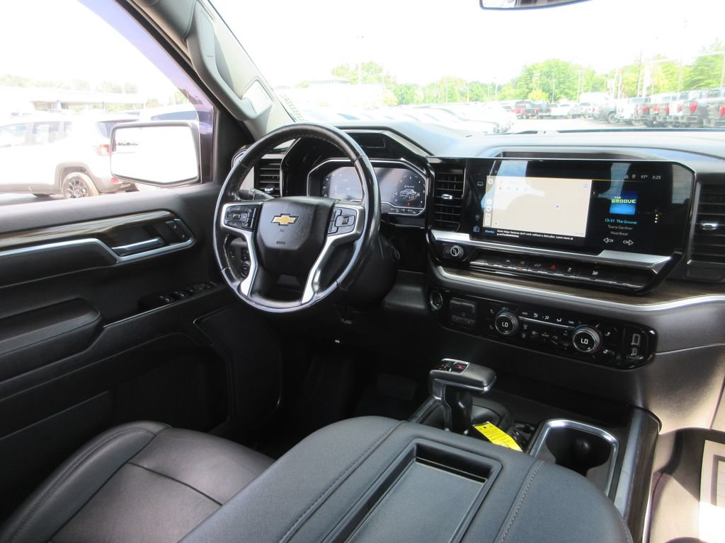 Certified 2022 Chevrolet Silverado 1500 LT w/ Leather Package AWD/4WD image 24
