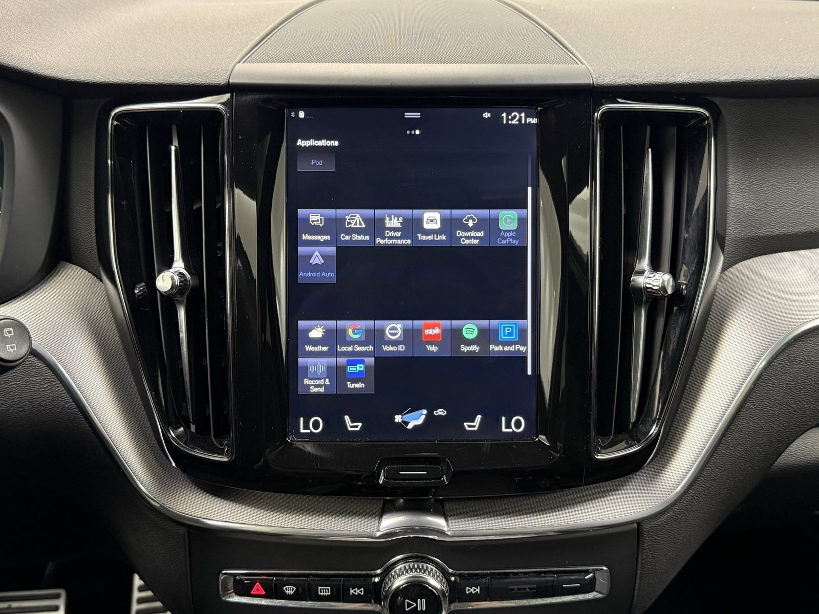 Used 2018 Volvo XC60 T6 R-Design w/ Convenience Package image 22