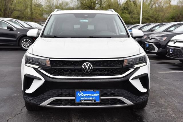 Certified 2023 Volkswagen Taos SE w/ Panoramic Sunroof Package image 4