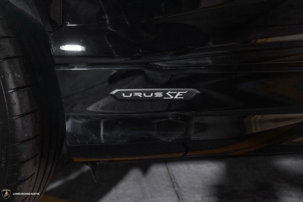 Used 2025 Lamborghini Urus SE image 16