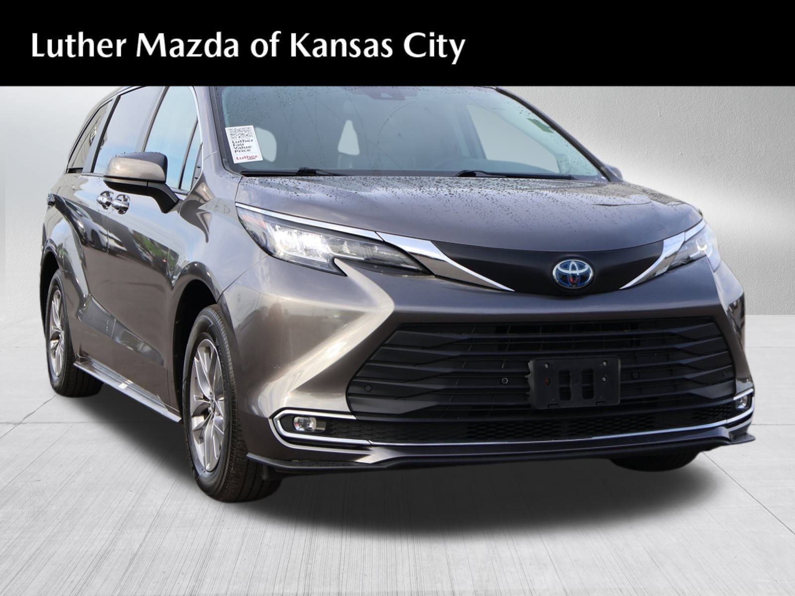 Used 2022 Toyota Sienna XLE