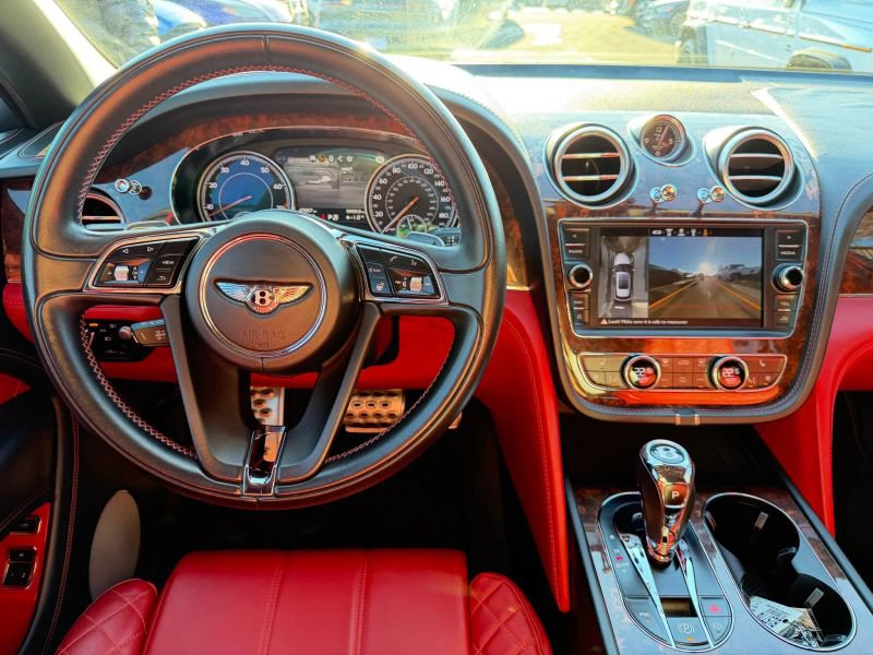 Used 2019 Bentley Bentayga image 19