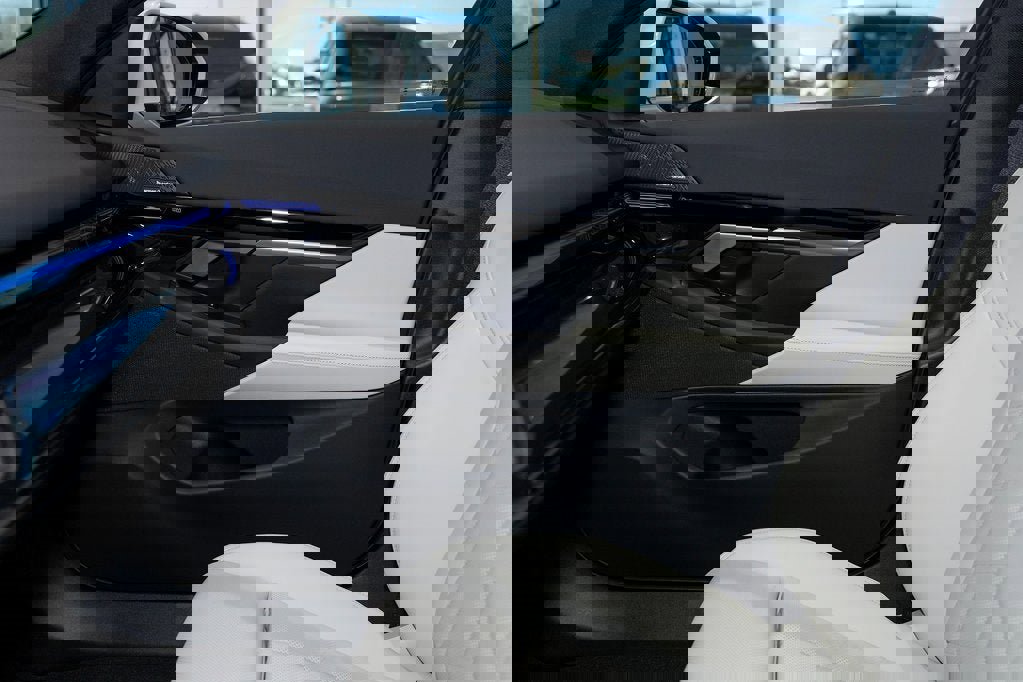 Used 2025 BMW 530i xDrive image 19