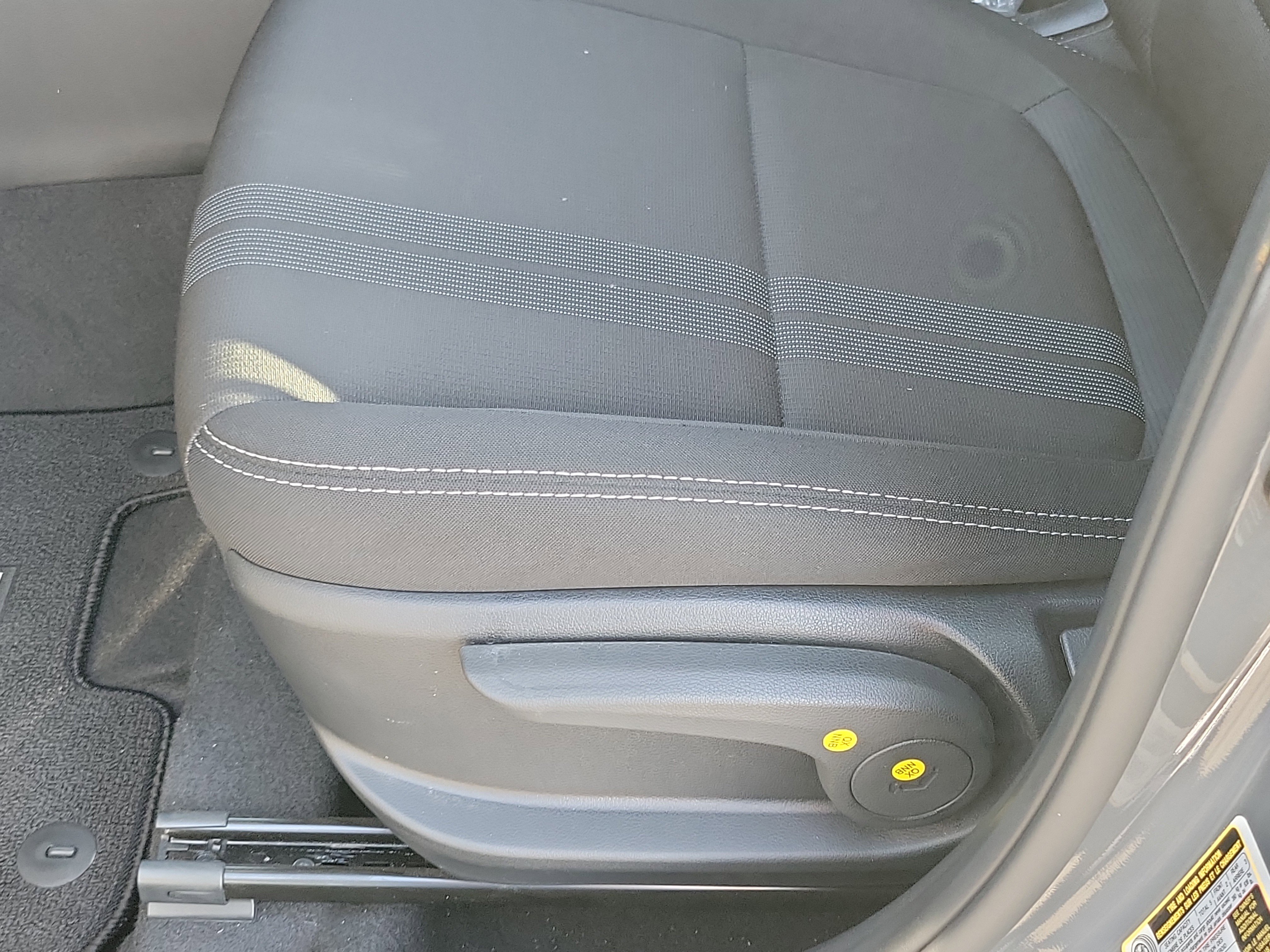 Certified 2025 Hyundai Venue SEL FWD image 15