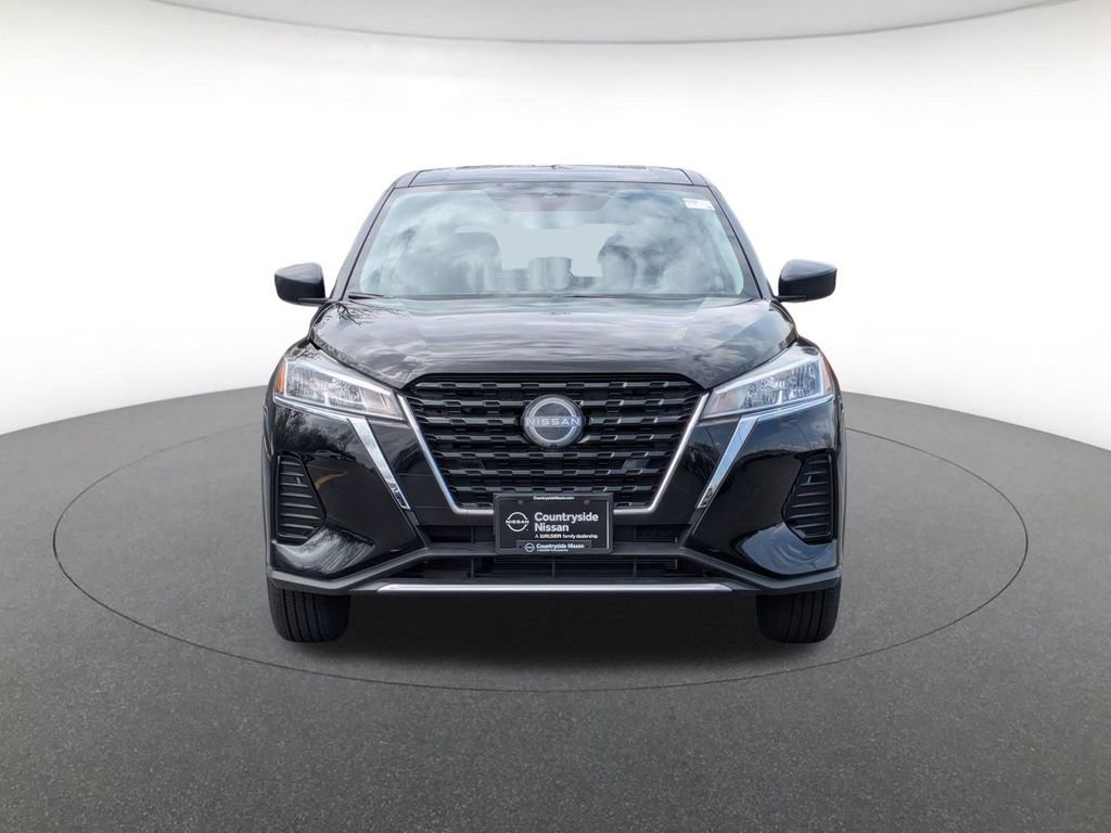Used 2025 Nissan Kicks Play S FWD image 2
