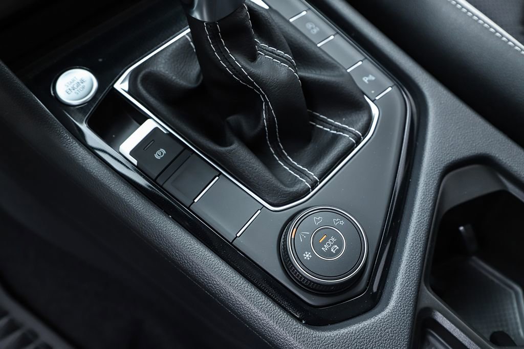 New 2025 Volkswagen Taos SEL image 64